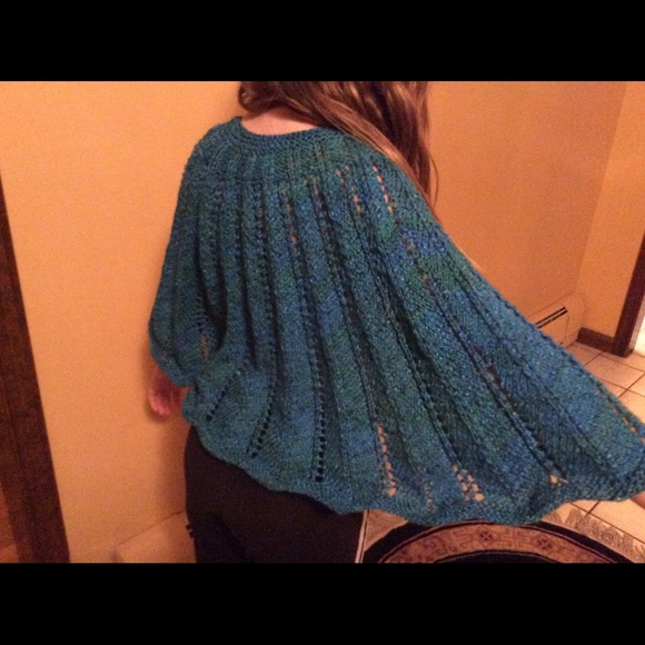 Cape - Picture 6 of 6